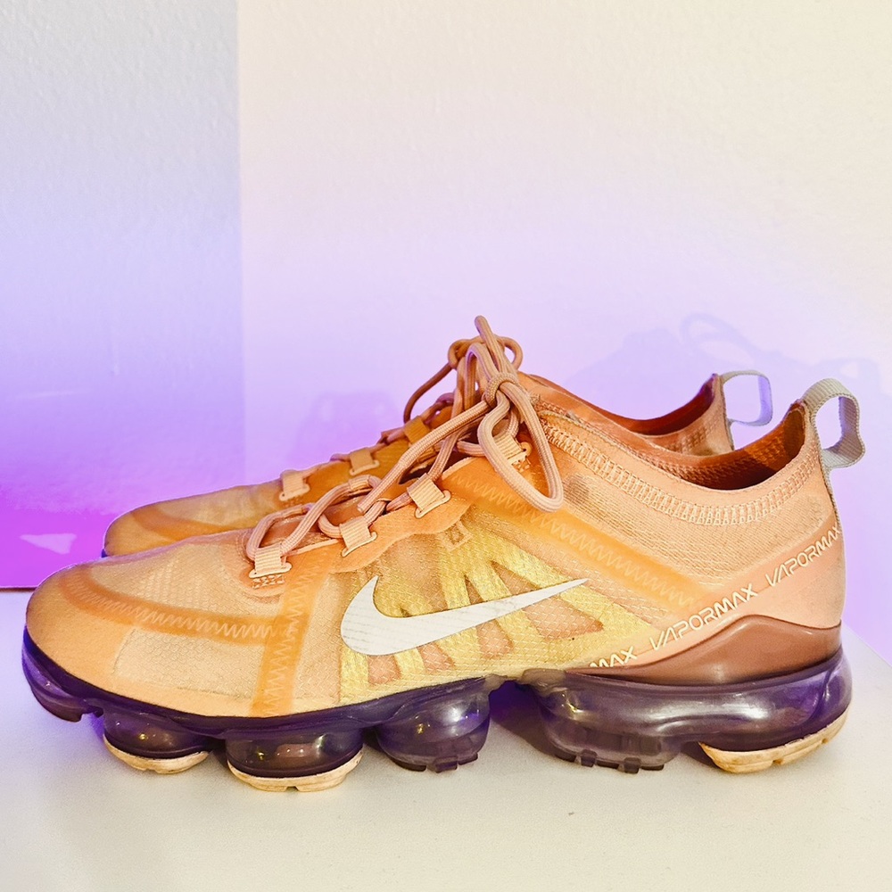 Nike VaporMax 2019 in Coral and White